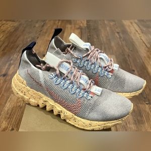 Nike Space Hippie 01 in Grey/Melon Tint Men's Size 8, Women's size 9.5